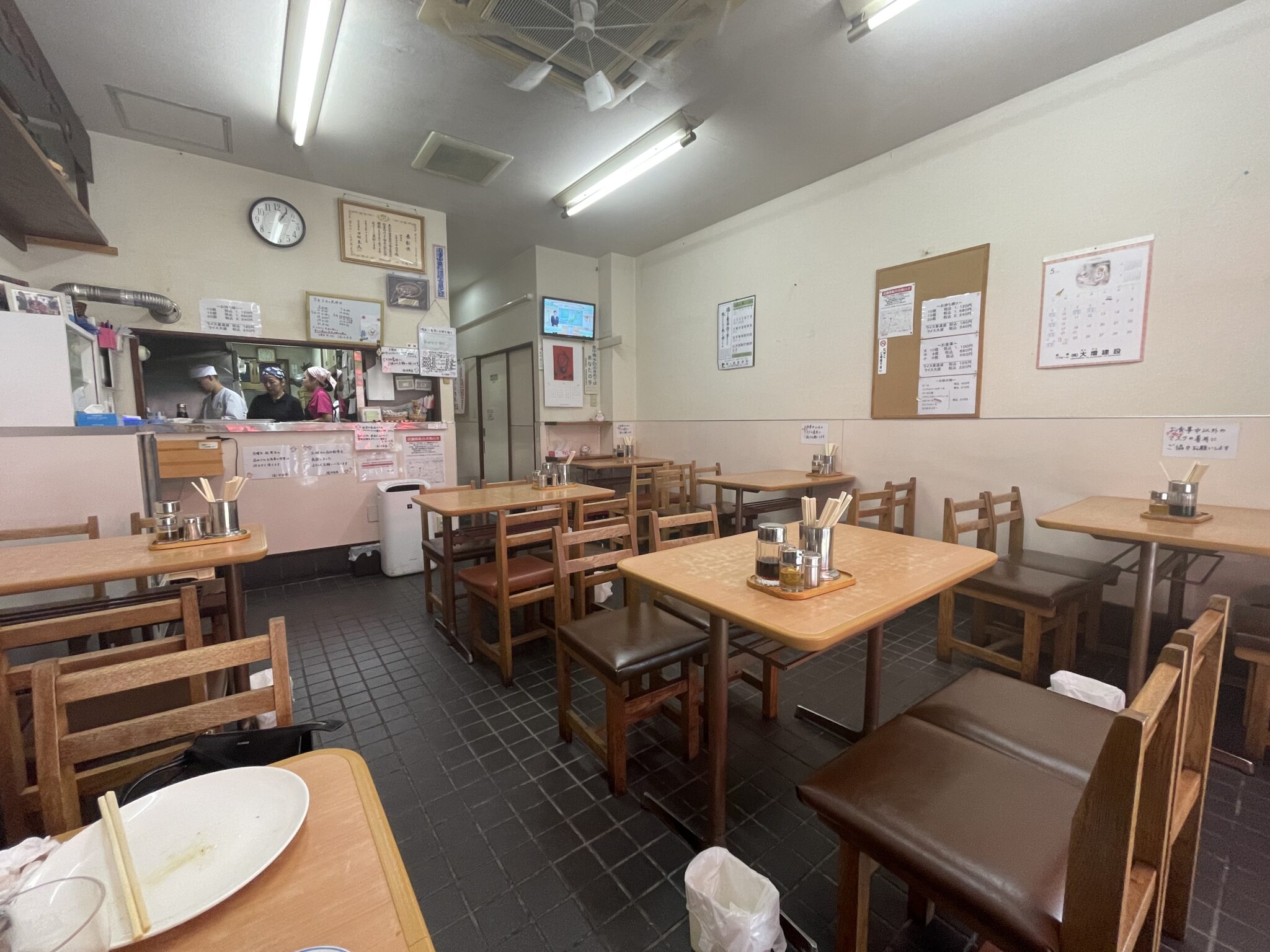 セブンルールで紹介された「焼いてから茹でる」独自スタイルを持つ沼津の中央亭。北口亭との違いは？ 今夜も餃子とブギーバック